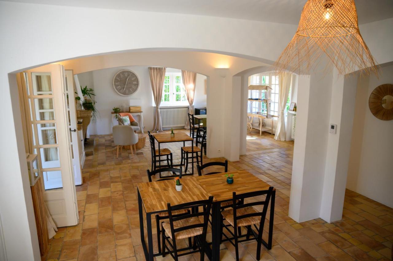 Le Mas De La Source Bed & Breakfast Mougins Bagian luar foto